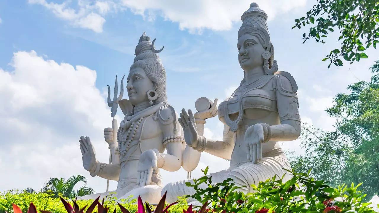 Mahashivratri 2023: शिवरात्रि पर भोलेनाथ के साथ-साथ मां पार्वती की पूजा का विधान, जरूर समझें