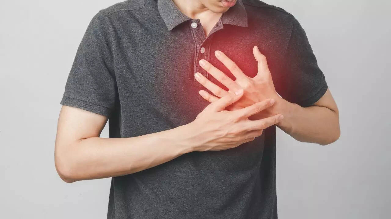Heart blockage symptoms and know avoid these food habits to keep your