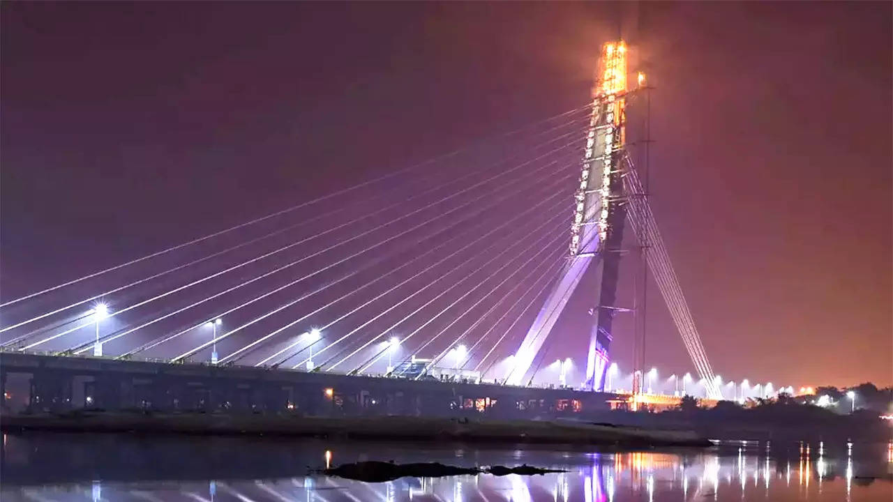 signature bridge delhi