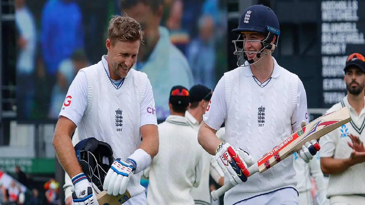 Nz Vs Eng Harry Brook And Joe Root Partenship Survive England After ...