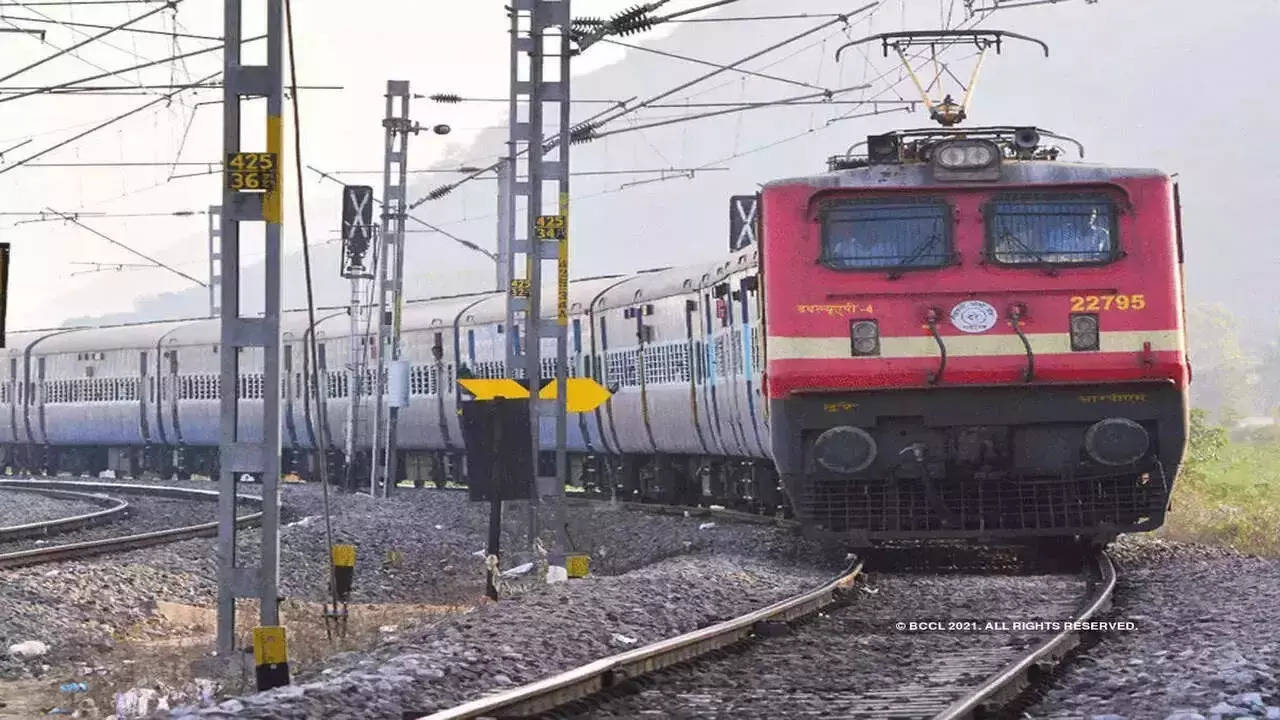 anand vihar to patna train