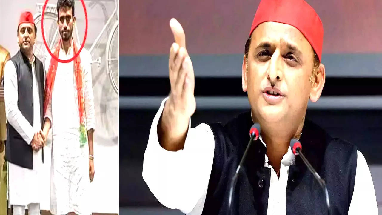 Sadakat Khan with Akhilesh Yadav