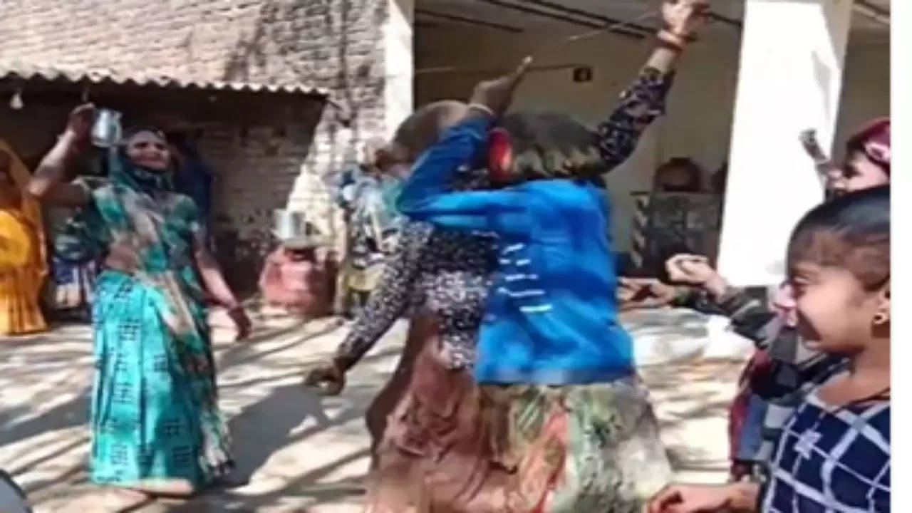 Aunty Dance Video