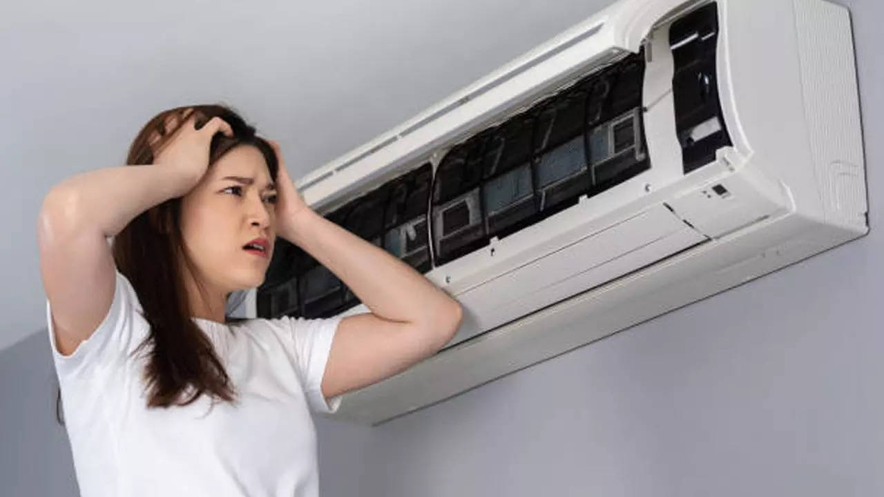 AC User Guide: गर्मियों में एसी चलाते वक्त बरतें ये सावधानी, वरना कमरे में हो सकता है धमाका