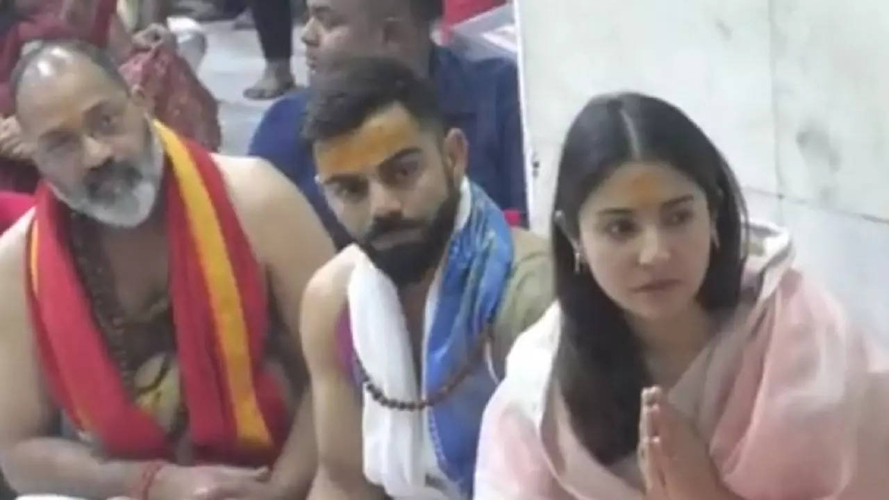 virat kohli with Anushka Sharma