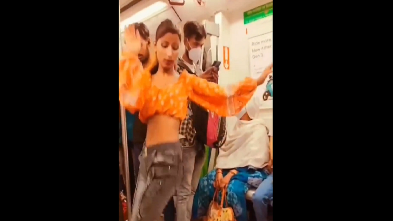 girl dancing on metro