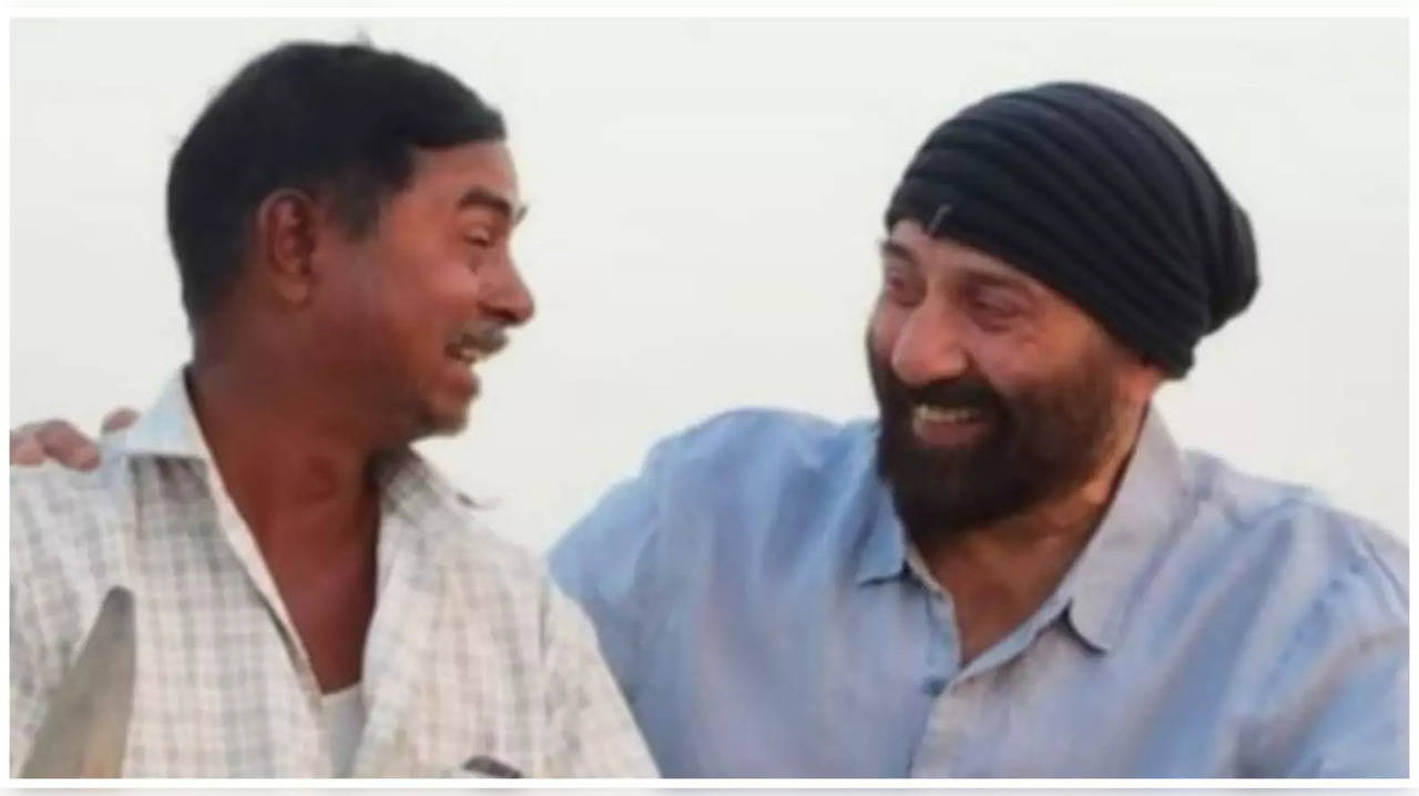 Gadar 2: गांव में शूटिंग करने पहुंचे Sunny Deol को नहीं पहचान पाया फैन, बोला 'आप सनी जैसे दिखते...'