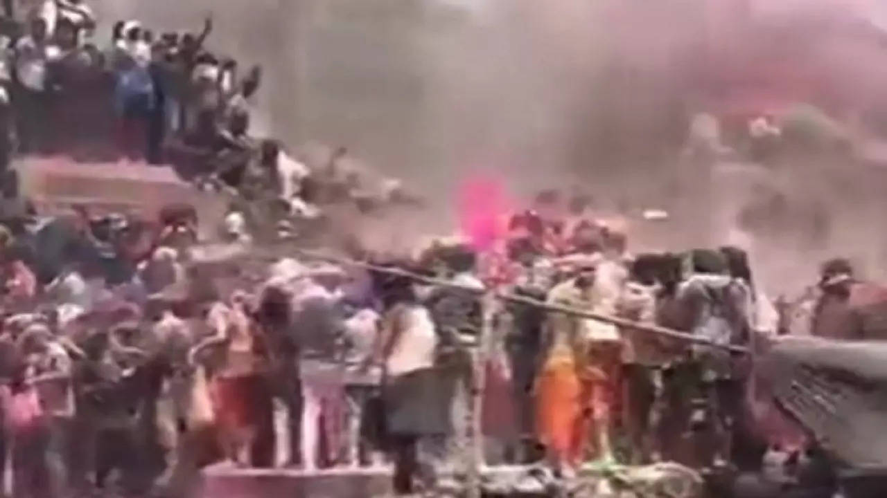 varanasi holi