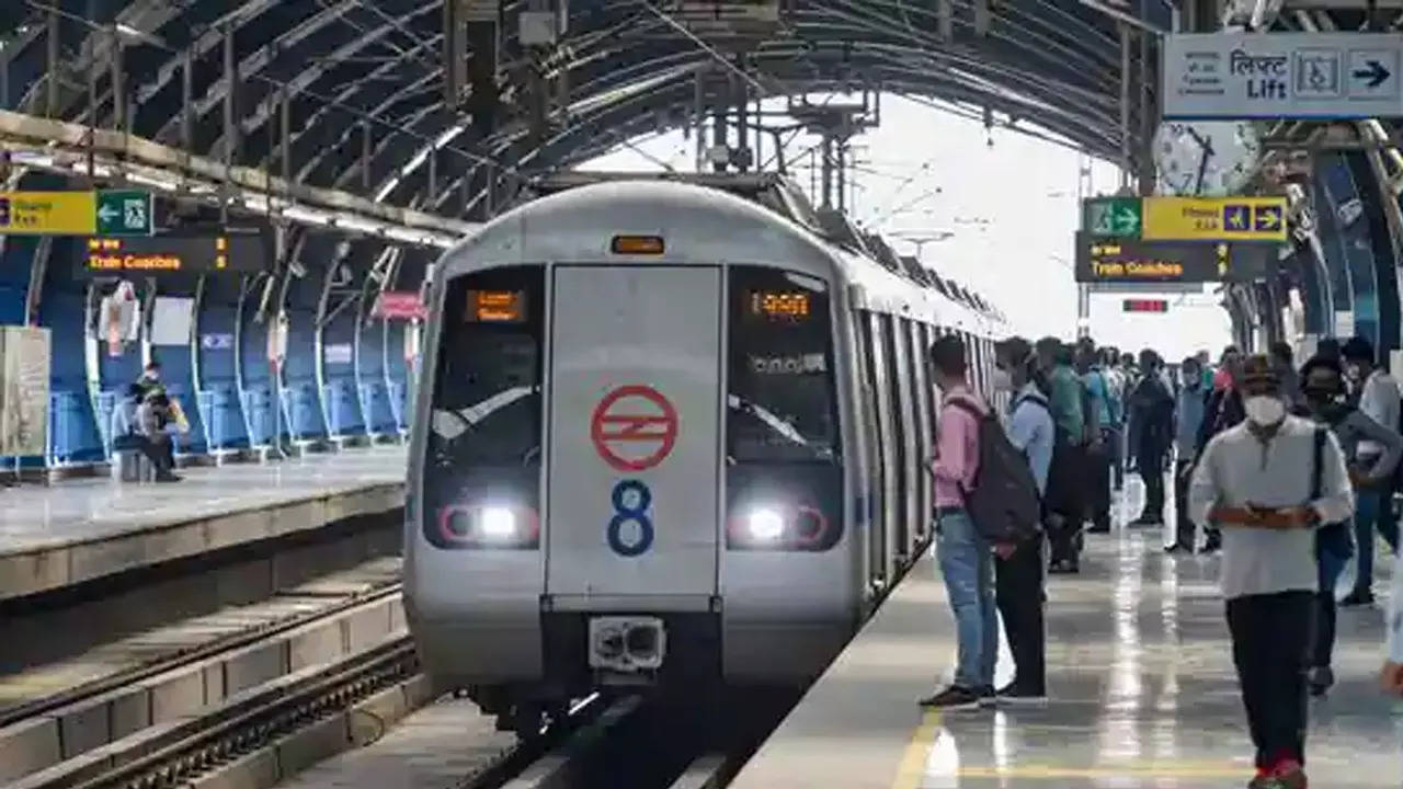 Delhi Metro train timing on Holi