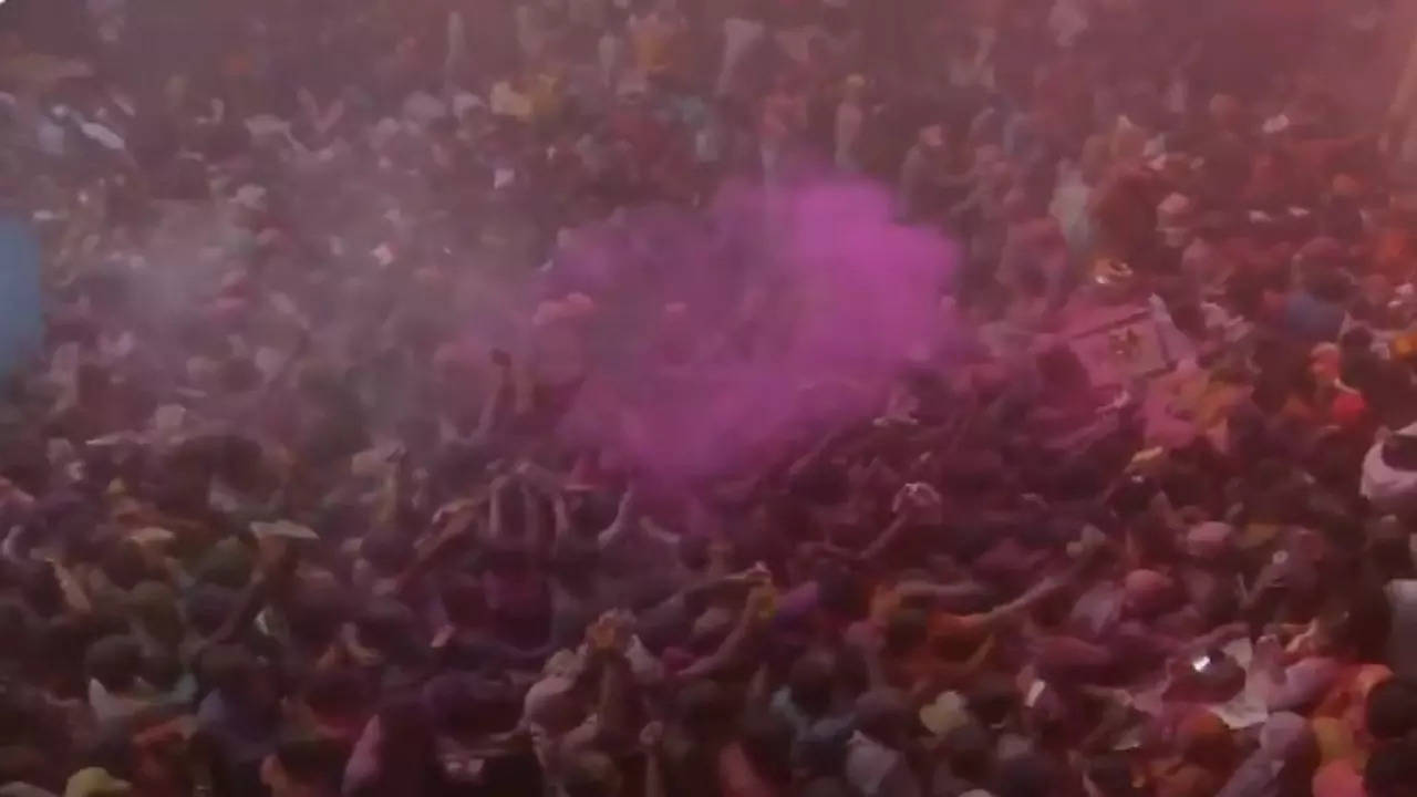 Agra holi new