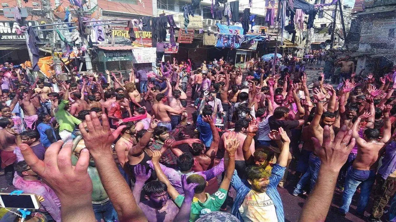 Prayagraj lokanath holi