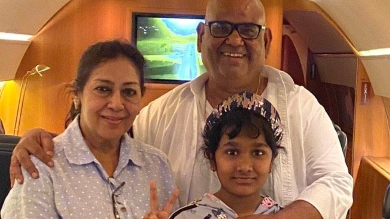 Satish Kaushik wife Shashi Kaushik