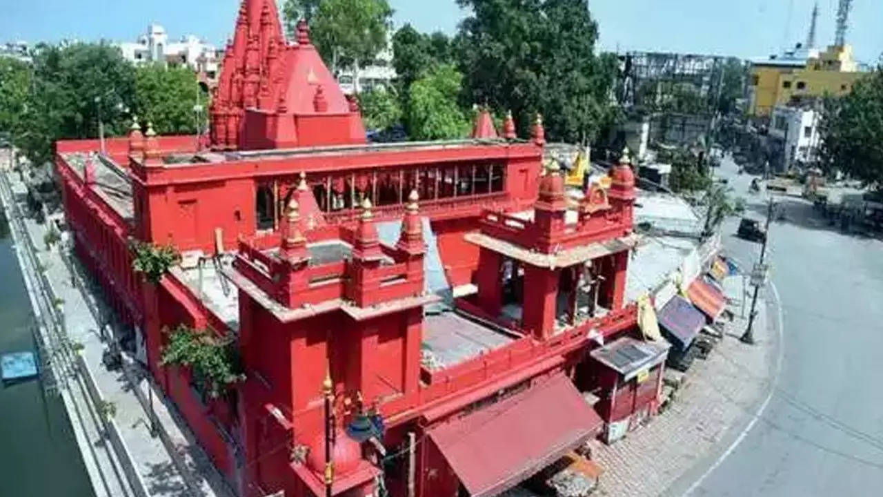 Devi Mandir in Varanasi: काशी में हैं मां दुर्गा के नौ रूपों के मंदिर, नवरात्रि में दर्शन पूजन से बरसती है कृपा