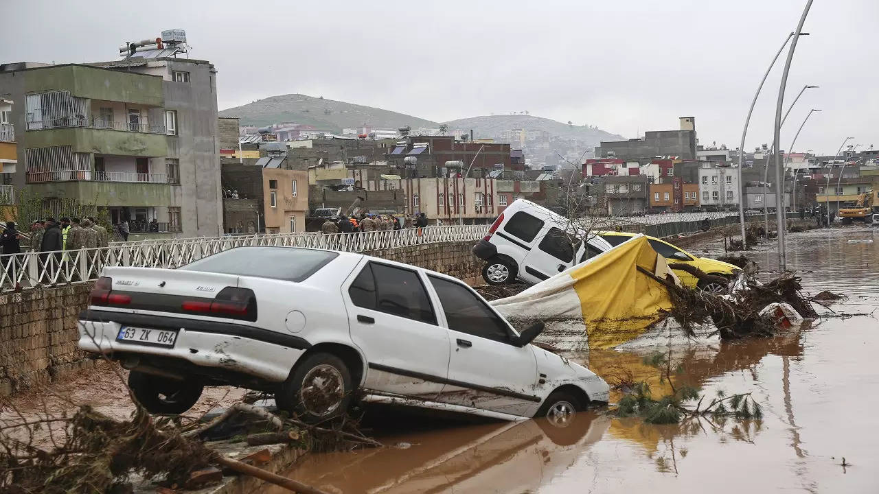 Flood brings havoc in turkey at least 14 people deadTurkey Flood