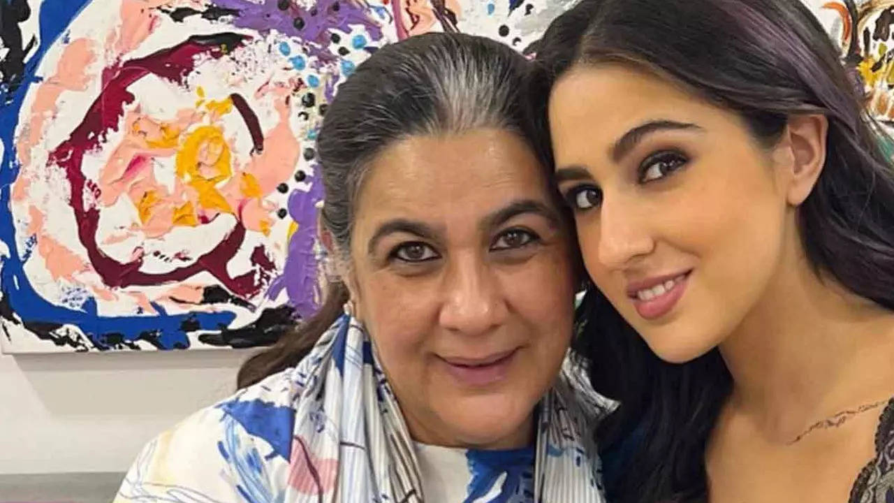 sara ali khan and Amrita singh