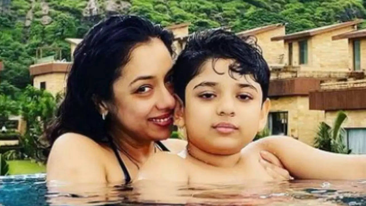 Rupali ganguly with son