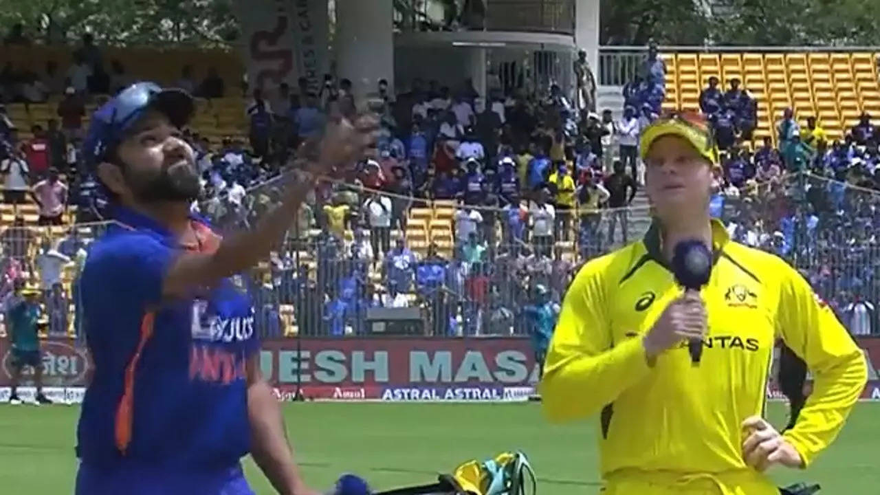 rohit sharma and steve smith during toss of ind vs aus 3rd odi