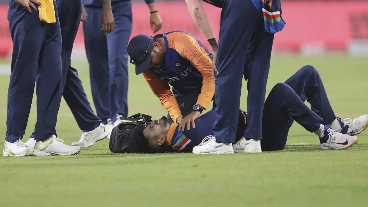 Shreyas Iyer to undergo surgery ahead of ipl 2023 and WTC Final