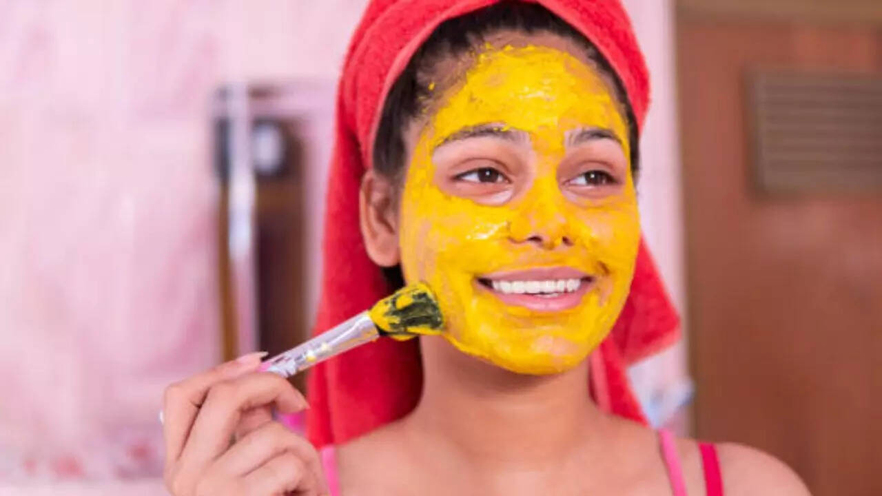 turmeric cleanser for glowing and shiny skin, know how to make homemade