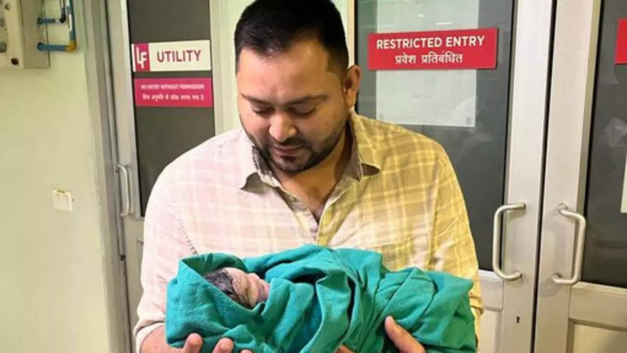 Bihar Rjd Dy Cm Tejashwi Yadav Becomes Father As He Shares His Daughter Photo On Twitter Lalu