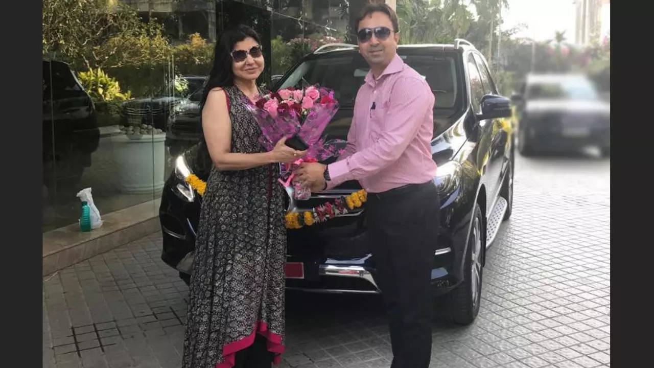 Alka Yagnik Mercedes GLE