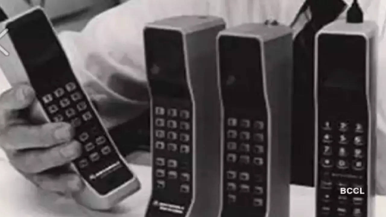 WORLD FIRST mOBILE PHONE