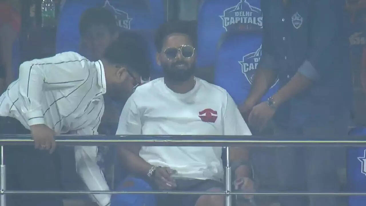 Ipl 2023 Rishabh Pant Reaches Arun Jaitley Stadium In Delhi To Watch Dc Vs Gt Match Rishabh 9842