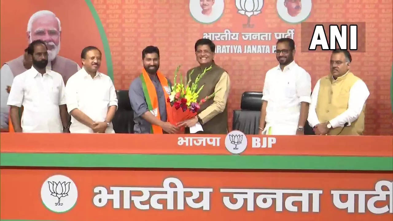 Anil Anthoni Joins BJP