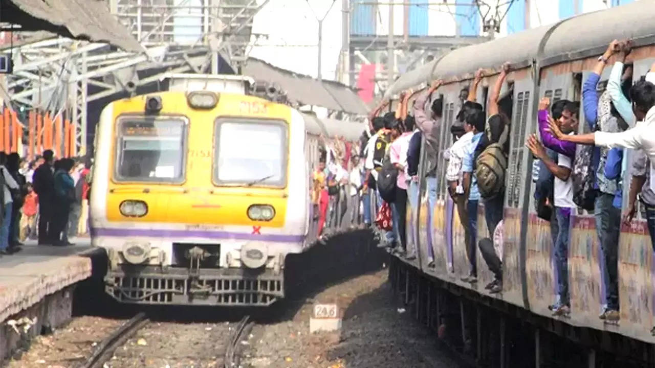 mumbai local train