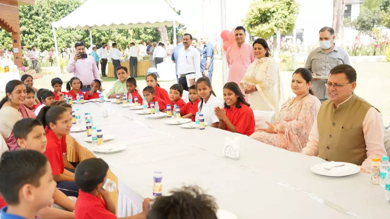 CM Dhami meeting destitute child