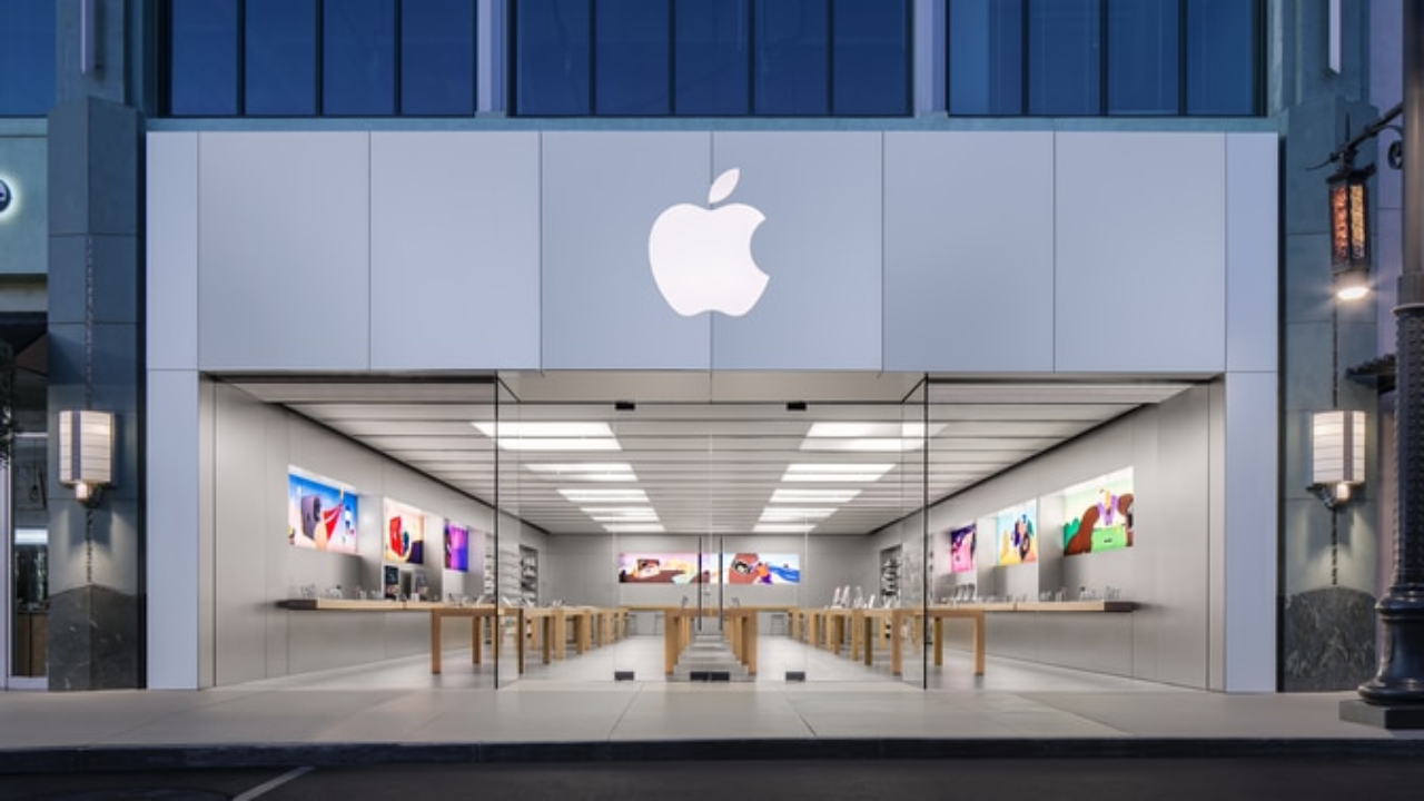 apple first india store in mumbai bkc