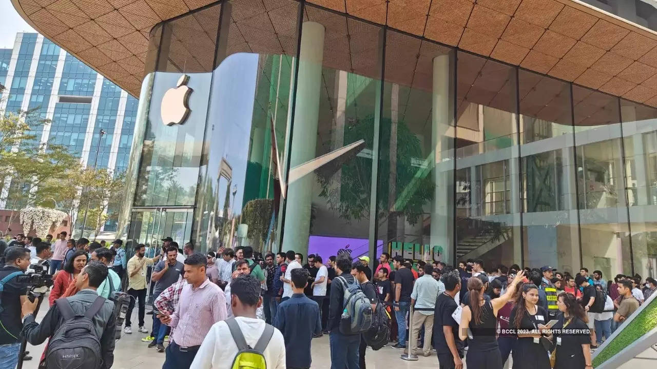 Apple First Ever Store In Mumbai BKC