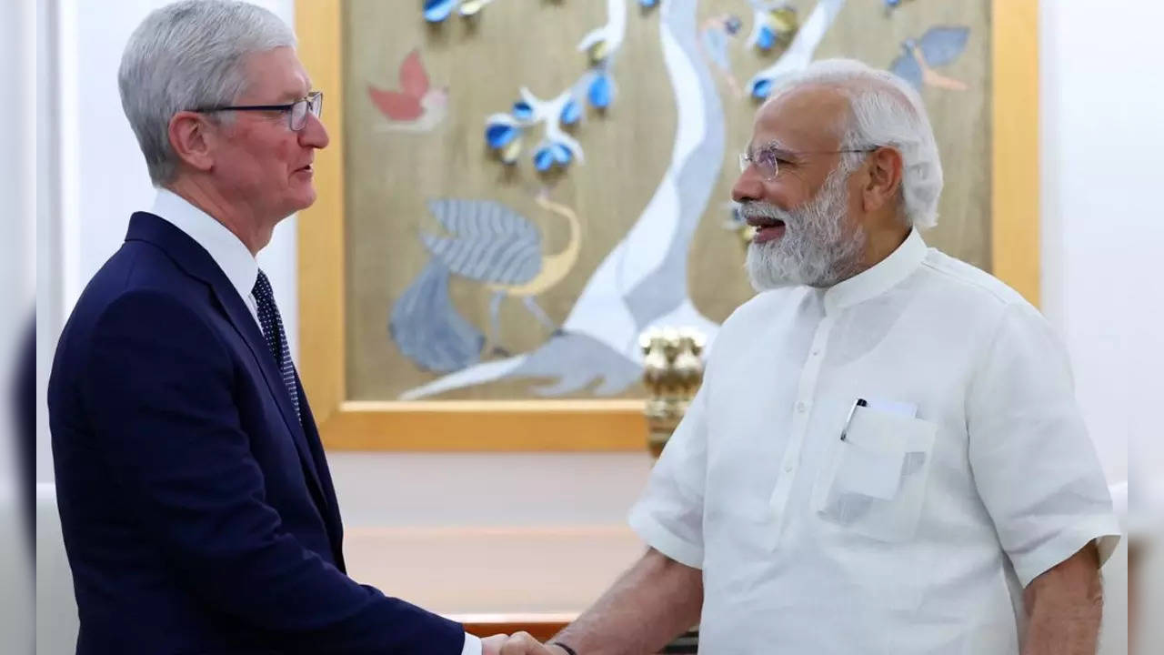 PM Modi Tim Cook meeting, Apple CEO PM Modi meeting, Apple store in India