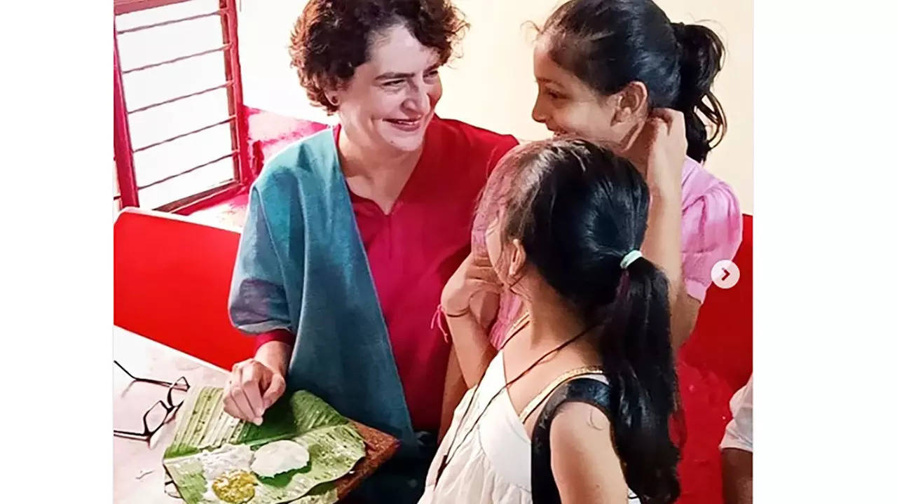 Priyanka Gandhi Making Dosa