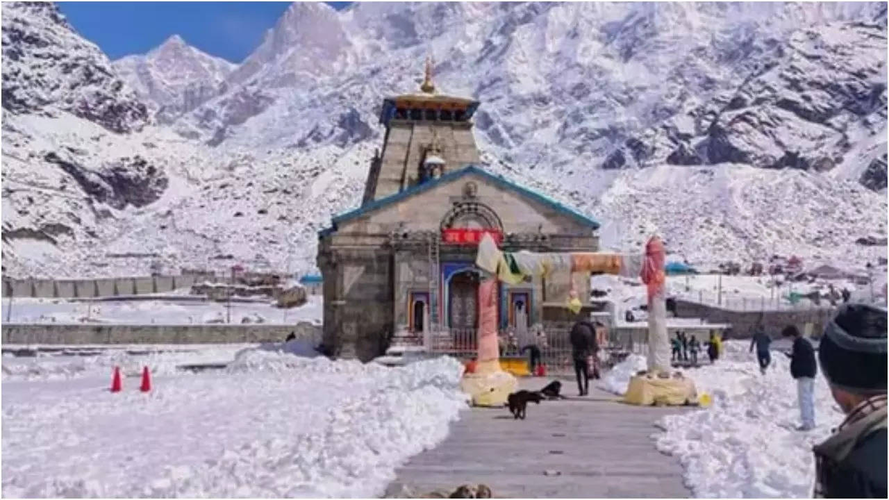 Char Dham Yatra stopped in Srinagar due to heavy rain and snowfall in  Kedarnath and Badrinath Dham- केदारनाथ और ब्रदीनाथ धाम में भारी बारिश और  बर्फबारी, श्रीनगर में रोकी गई चारधाम ...